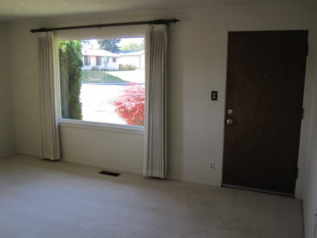 6104 N Maple St - Photo 2