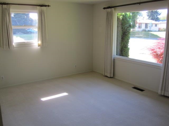 6104 N Maple St - Photo 3