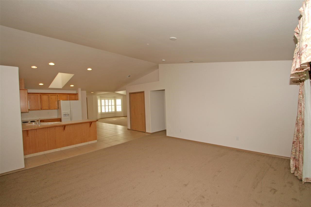 9318 W CLAIRE - Photo 5