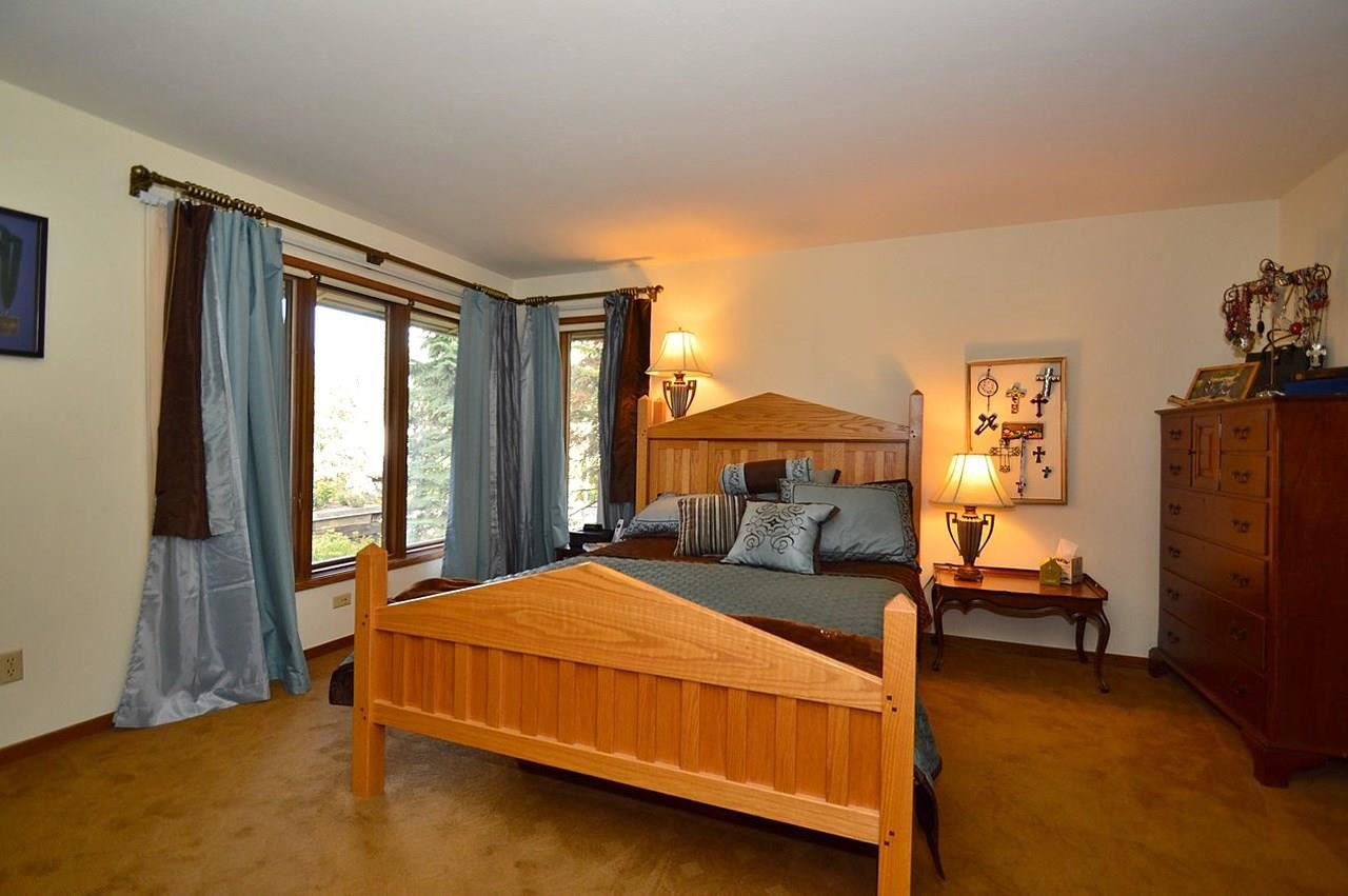 1104 E Christmas Tree Ln - Photo 12