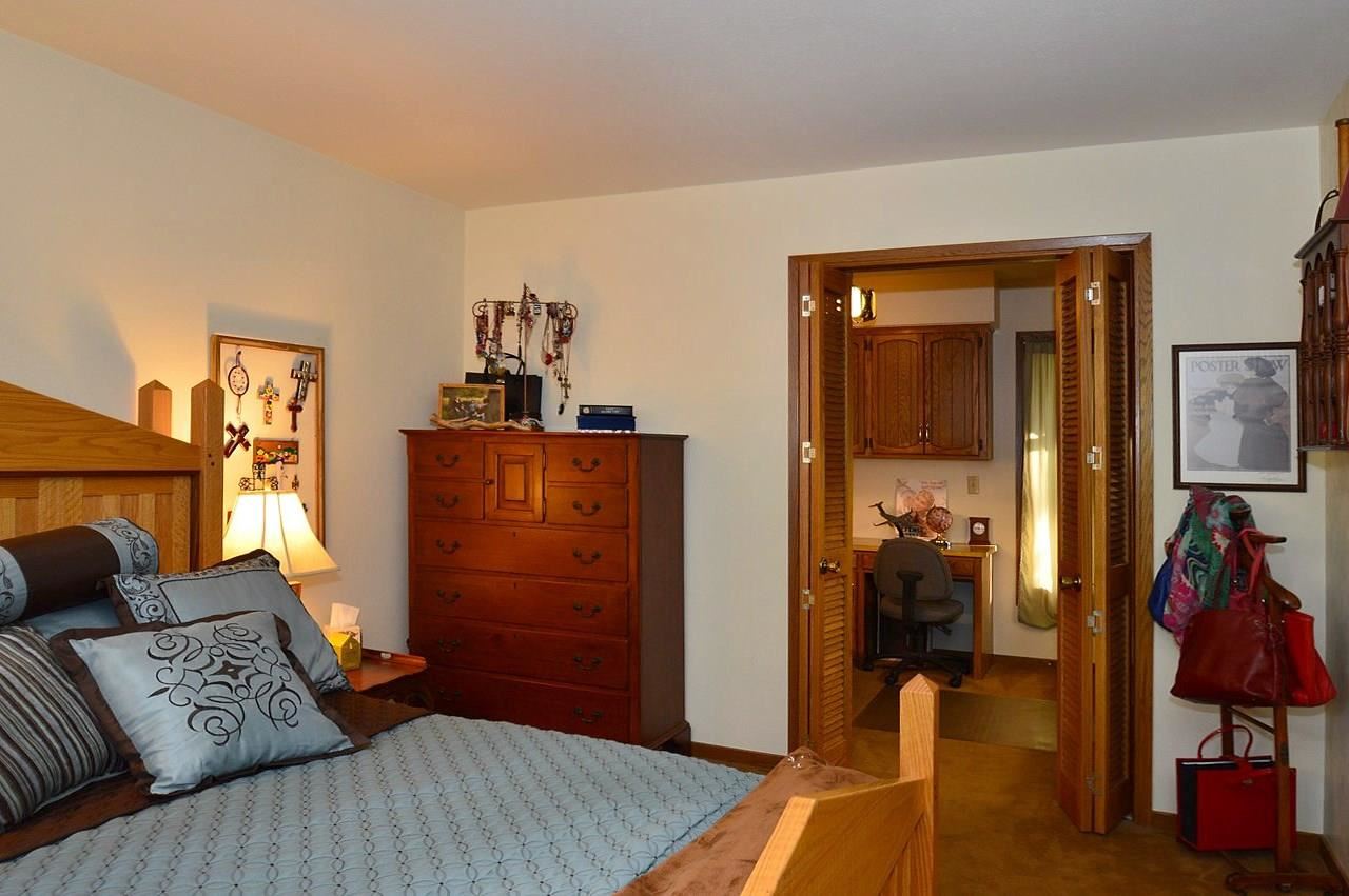 1104 E Christmas Tree Ln - Photo 13