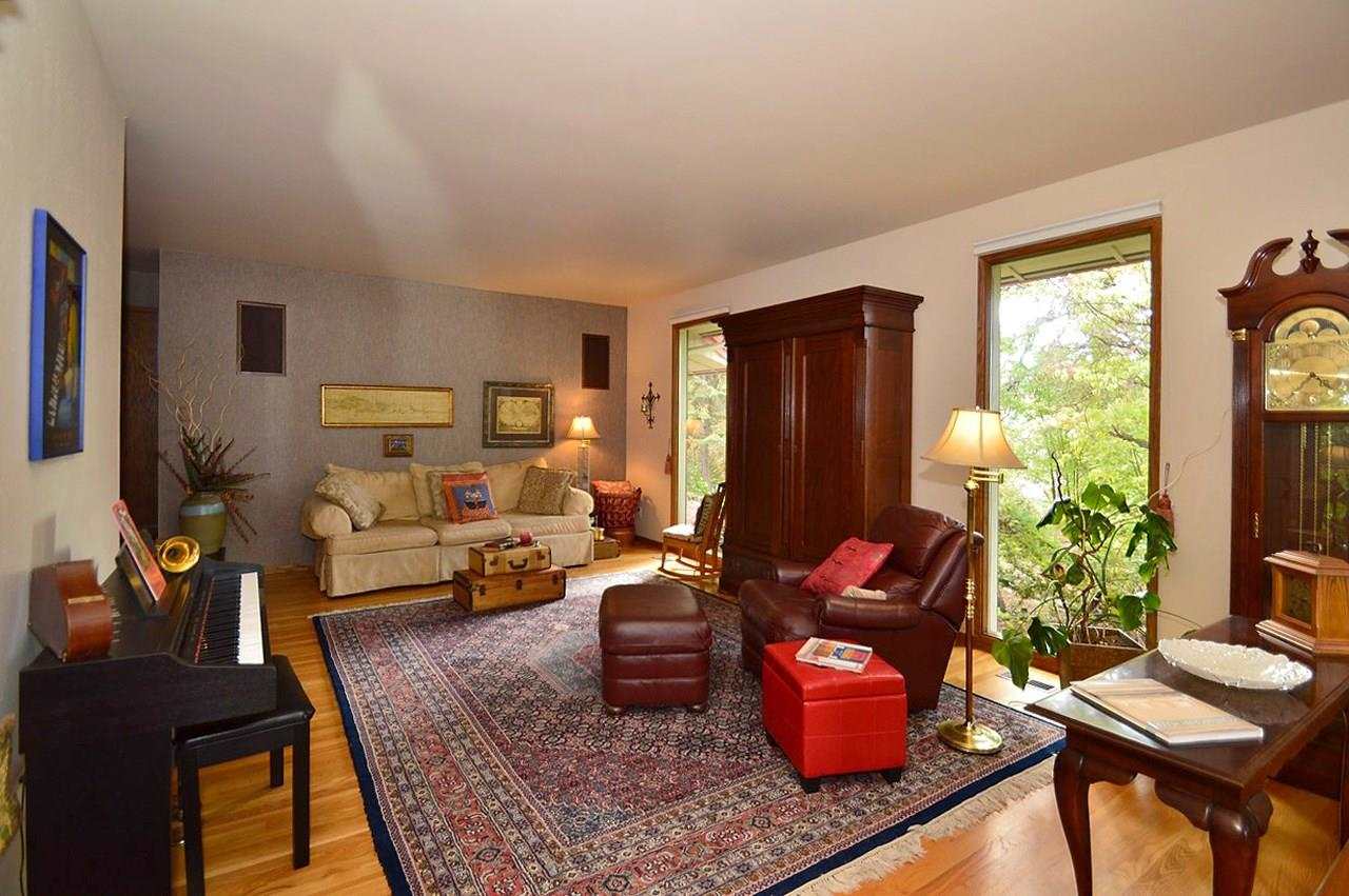 1104 E Christmas Tree Ln - Photo 4