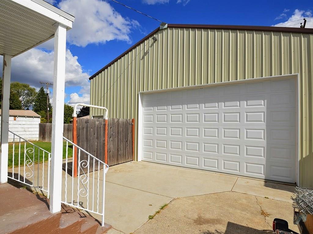5804 N D St - Photo 2