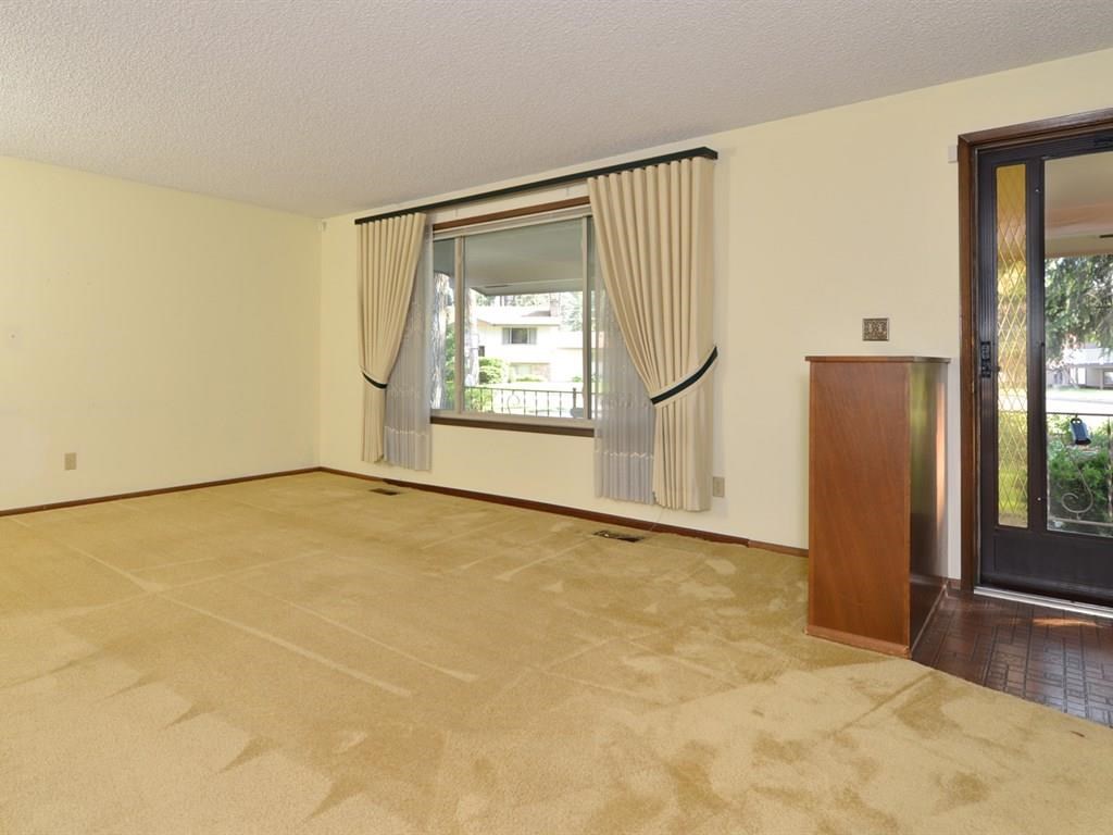 13703 E 31st Ave - Photo 3