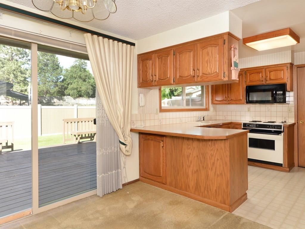 13703 E 31st Ave - Photo 6