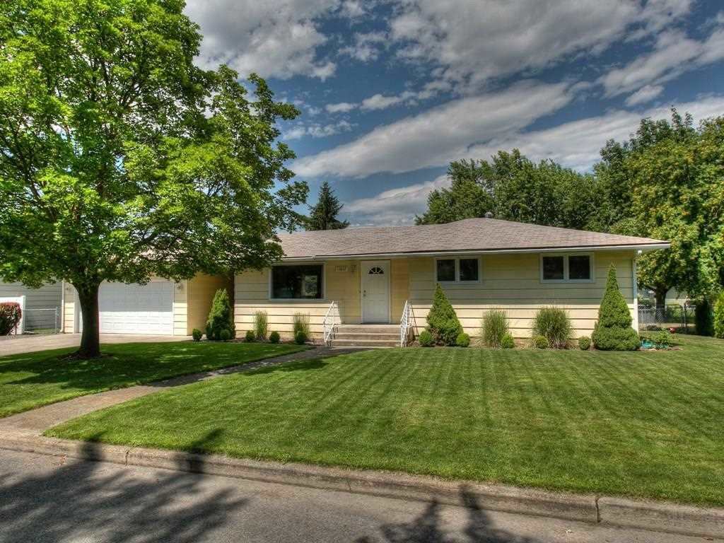11807 E 15th Ave - Photo 1