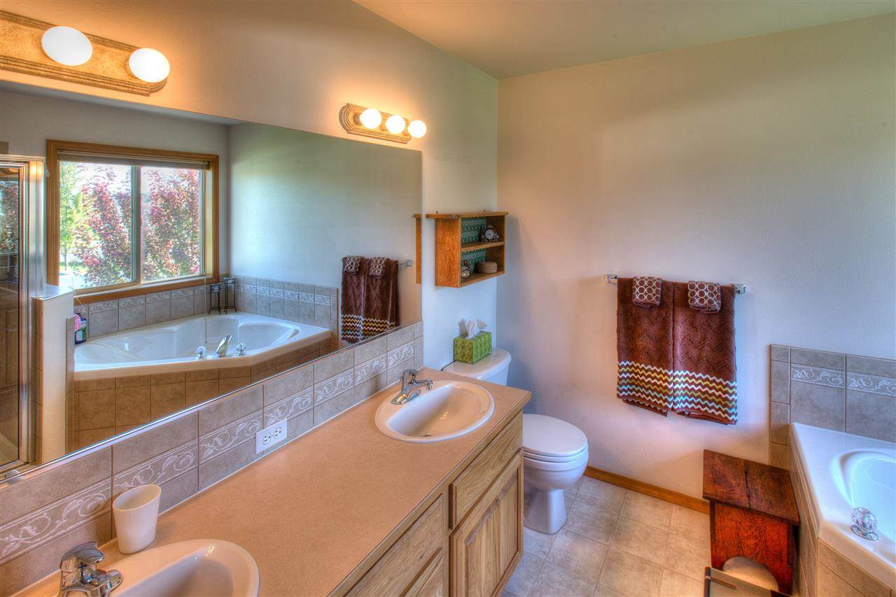2310 S Viewmont Dr - Photo 11