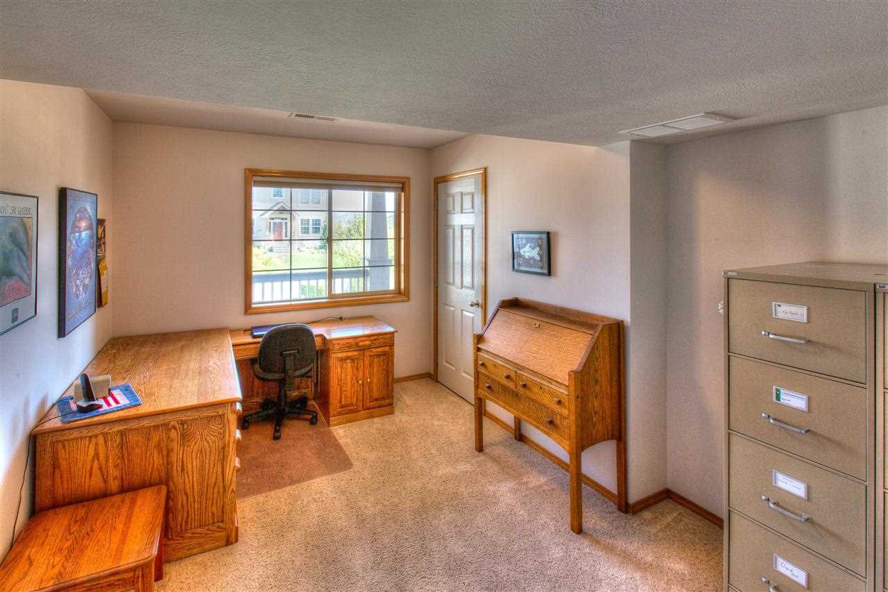 2310 S Viewmont Dr - Photo 9