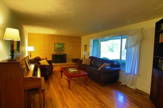1606 E 60th Ave - Photo 3