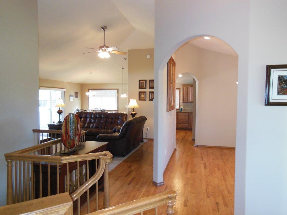 319 E Parker Ct - Photo 9