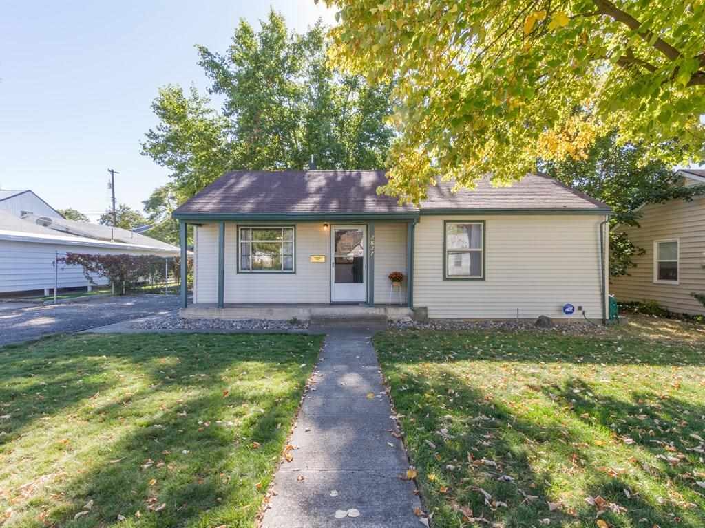 2827 W Everett Ave - Photo 1