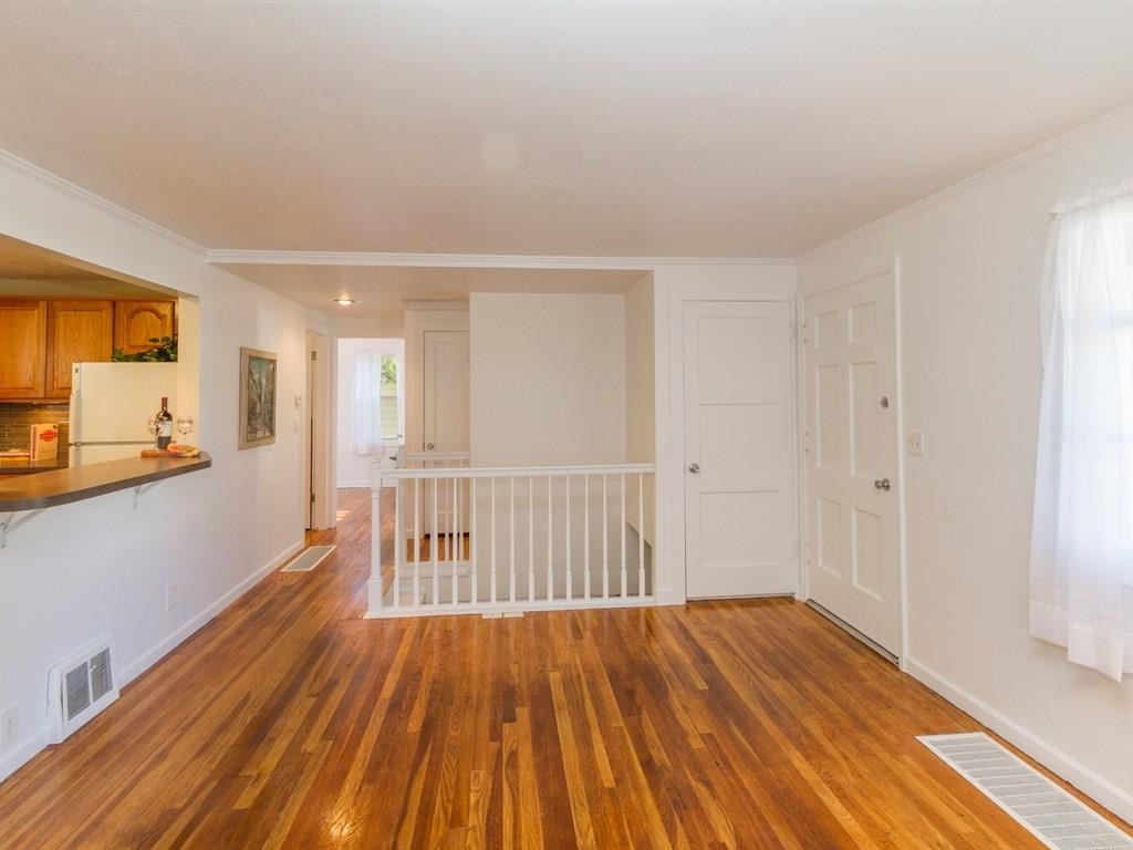 2827 W Everett Ave - Photo 2