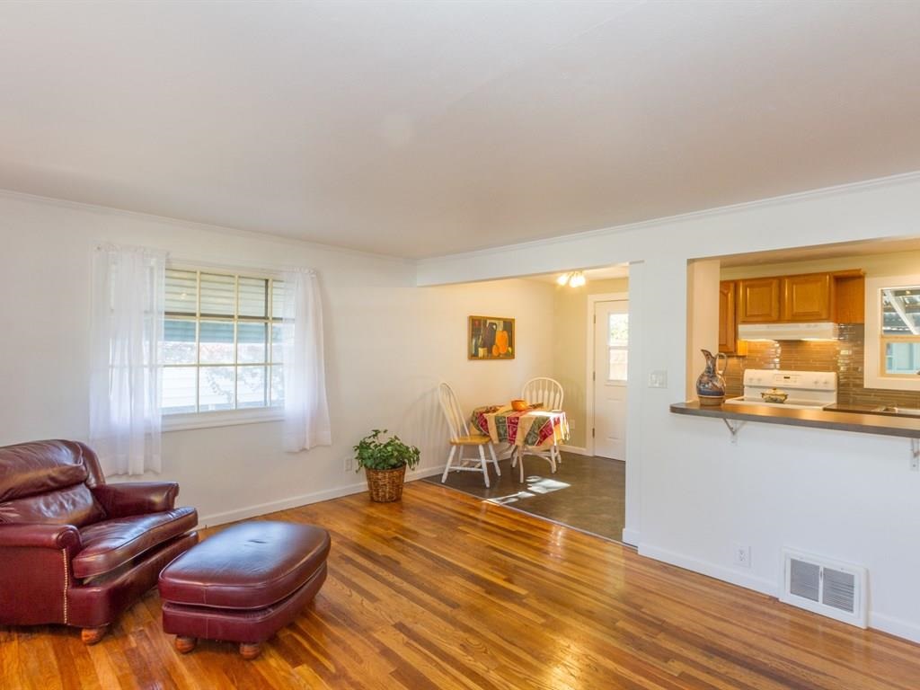 2827 W Everett Ave - Photo 4