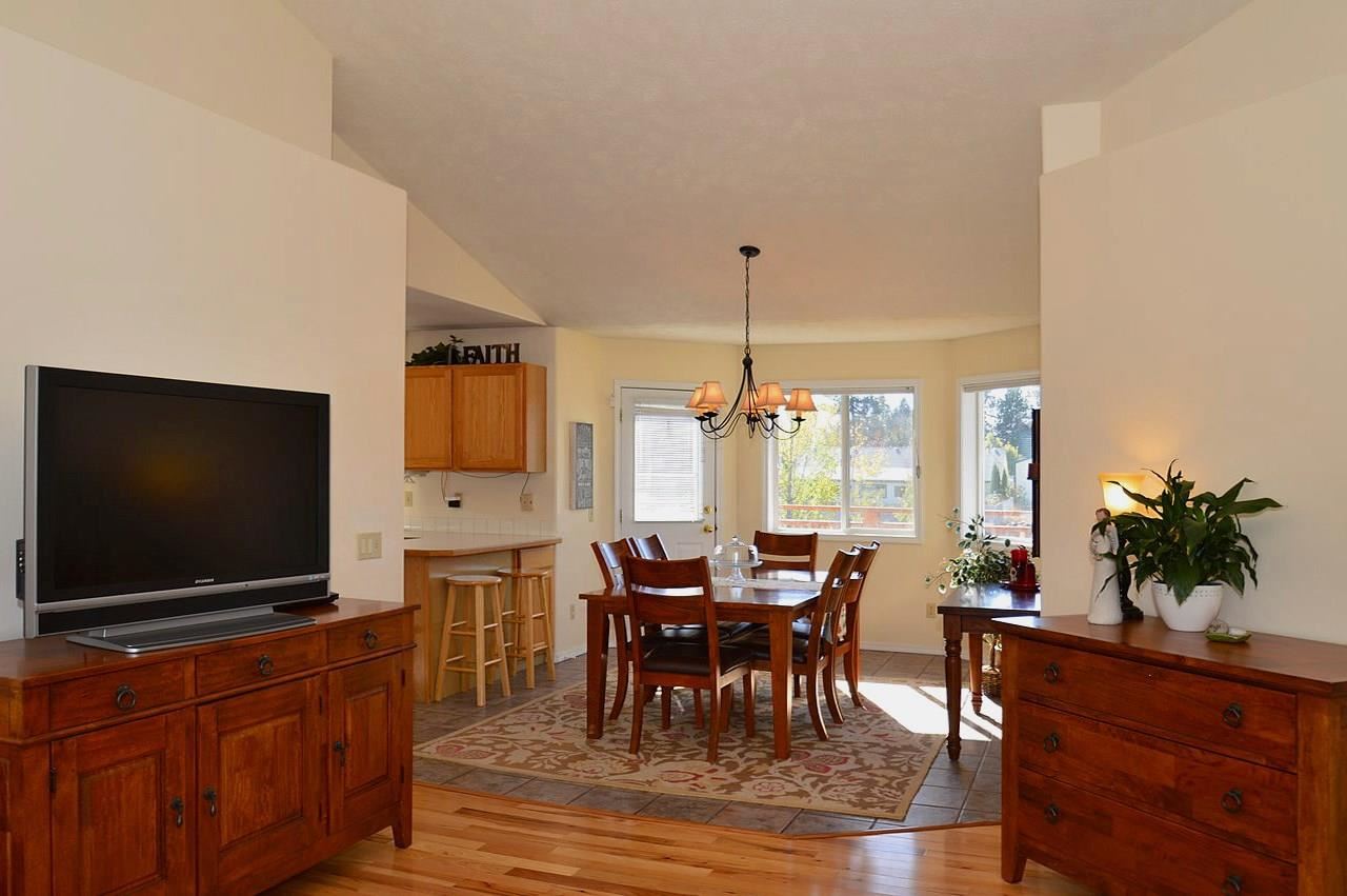 1338 E 3rd Ave - Photo 3