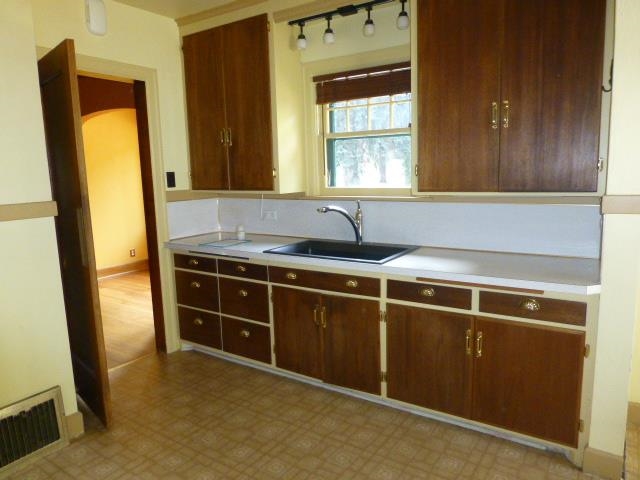 1428 S Perry St - Photo 5