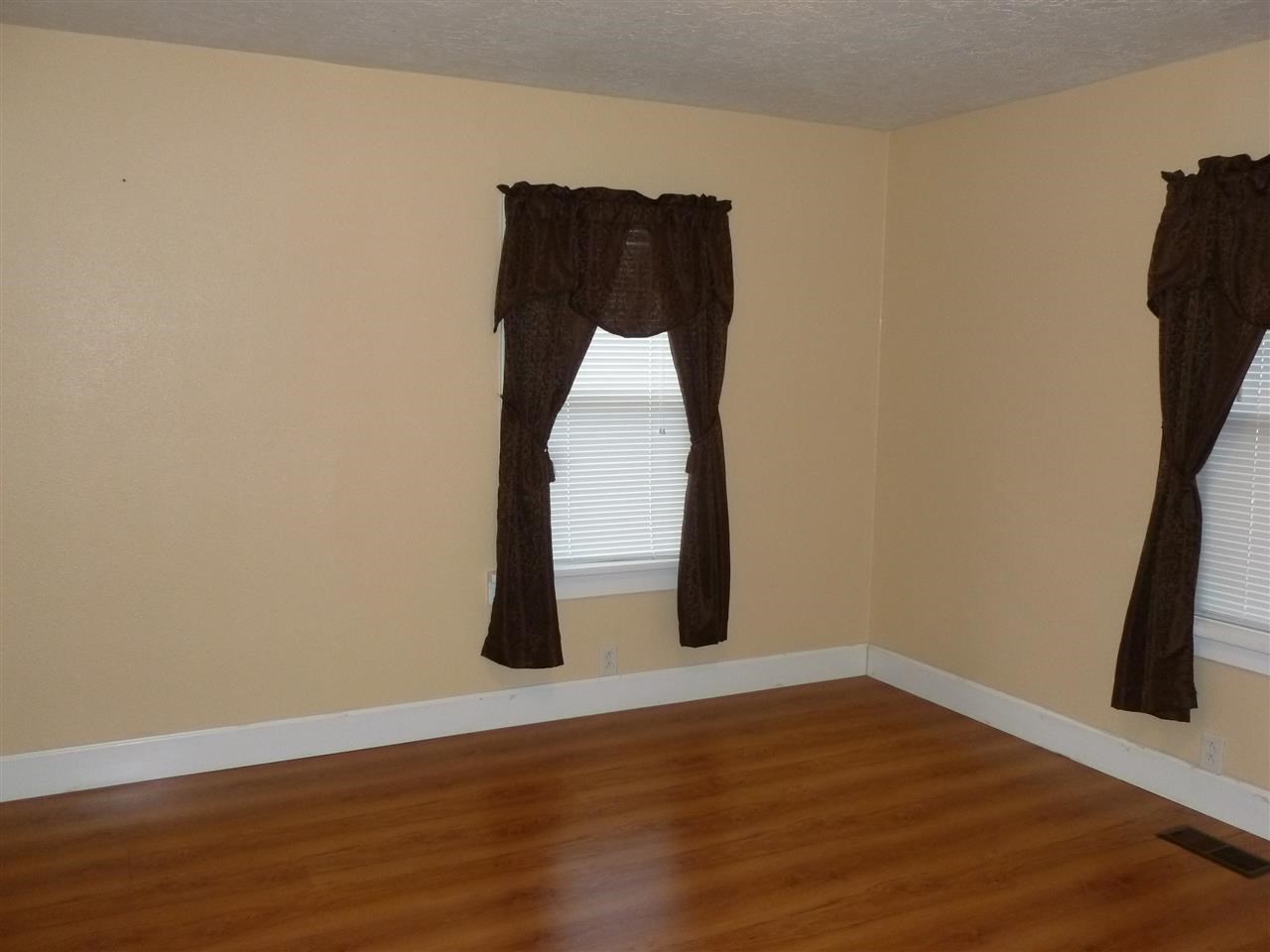 804 E CROWN Ave - Photo 4