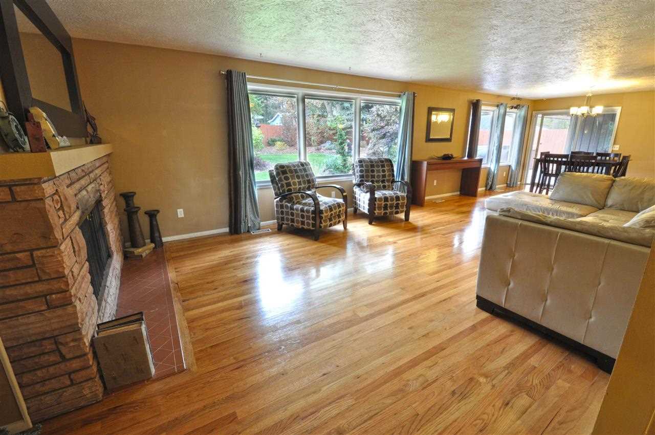 10713 E 22nd Ave - Photo 2