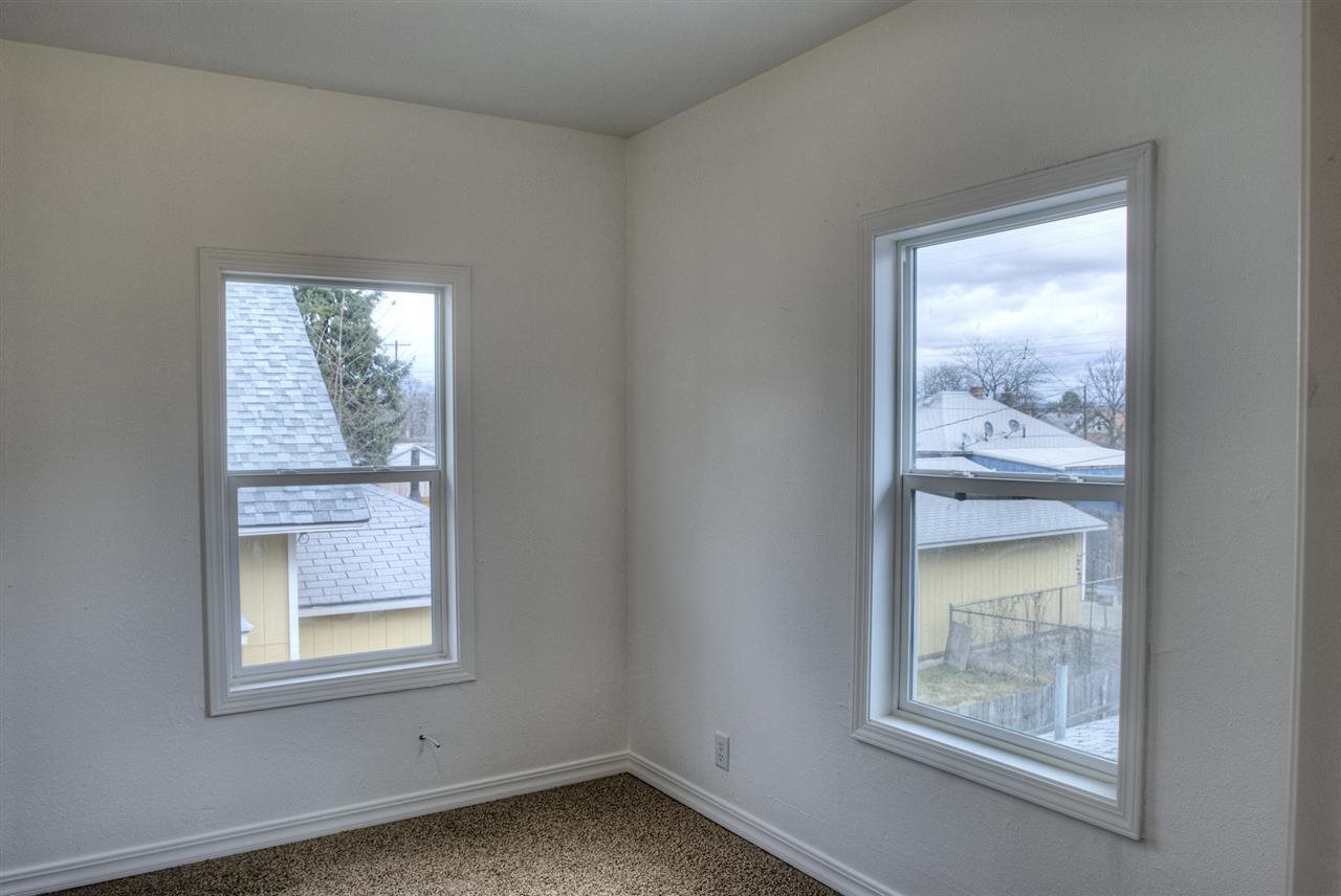 411 S Fiske St - Photo 11