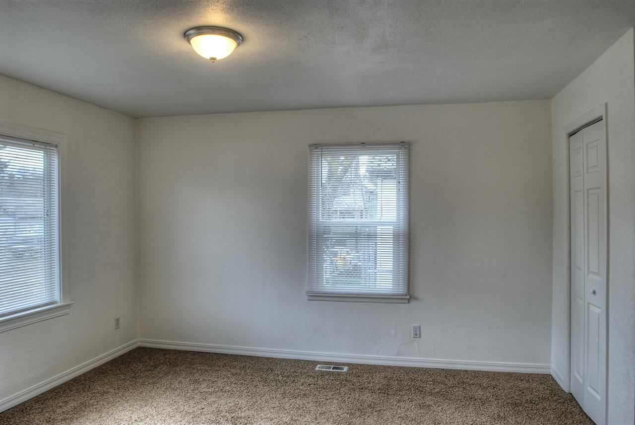 411 S Fiske St - Photo 8
