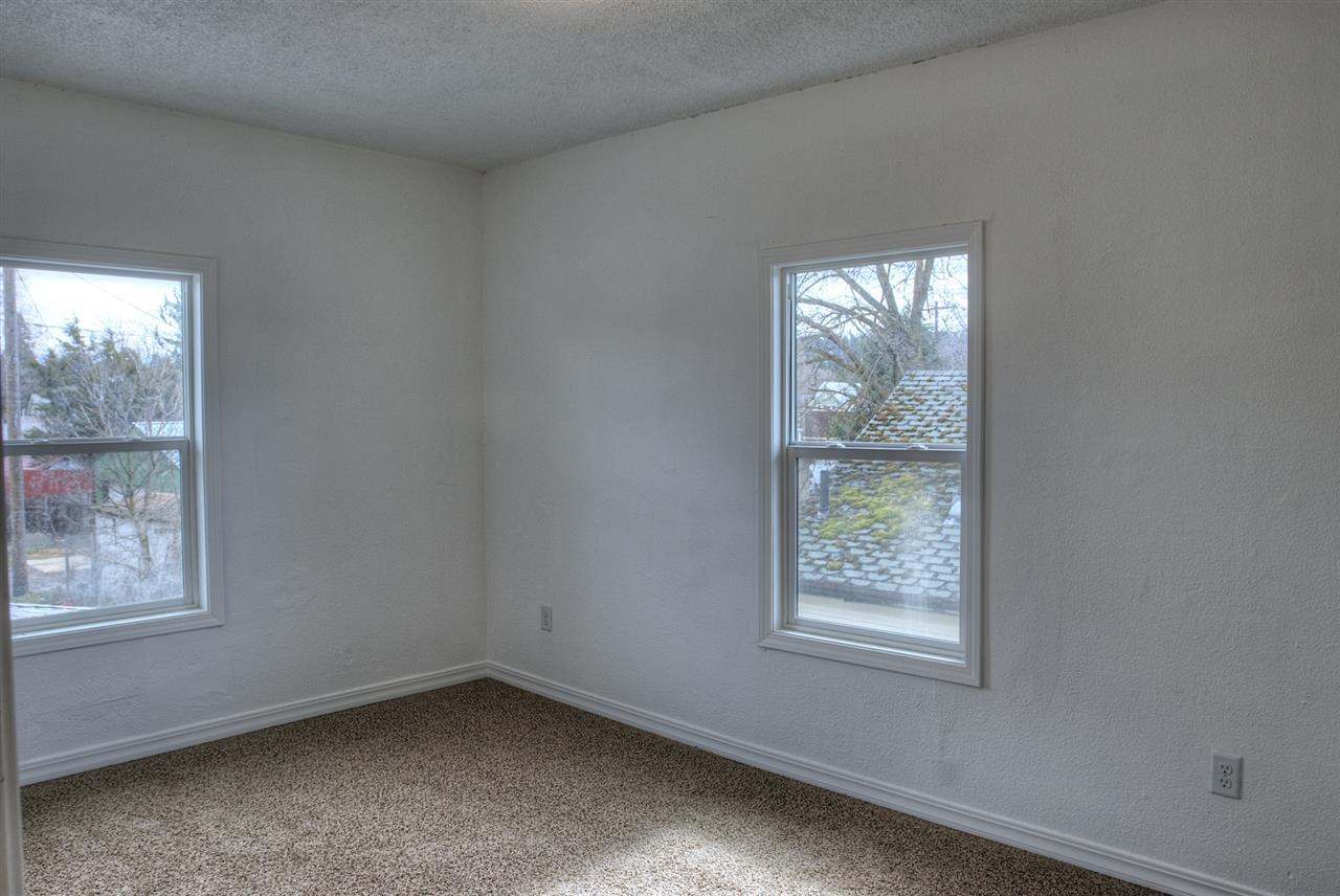 411 S Fiske St - Photo 9