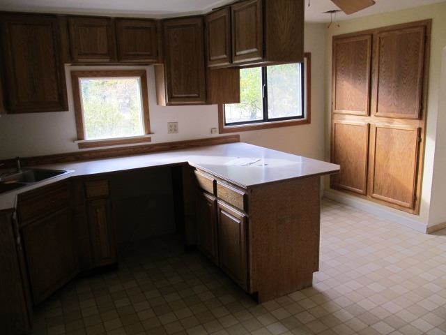 559 S Cedar St - Photo 4