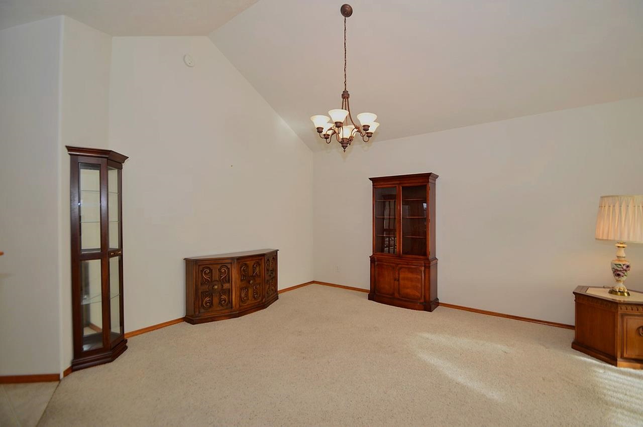 911 N GOLDEN Ct - Photo 6