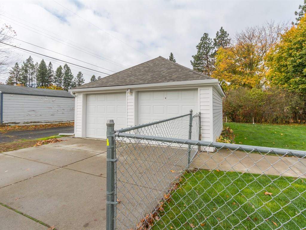 958 E 38TH Ave - Photo 17