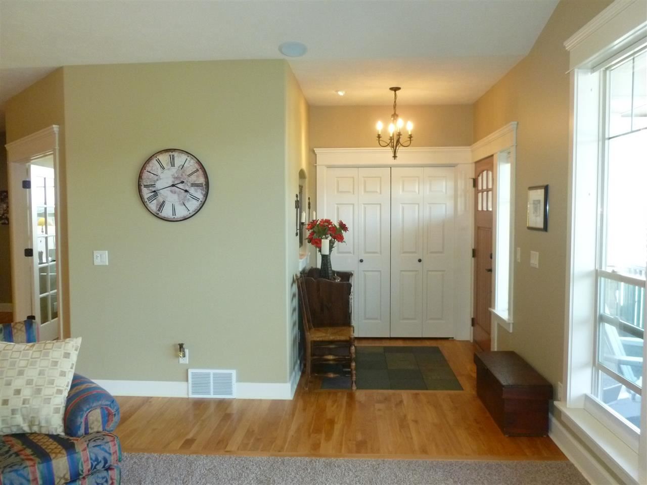 819 W WILLAPA - Photo 3