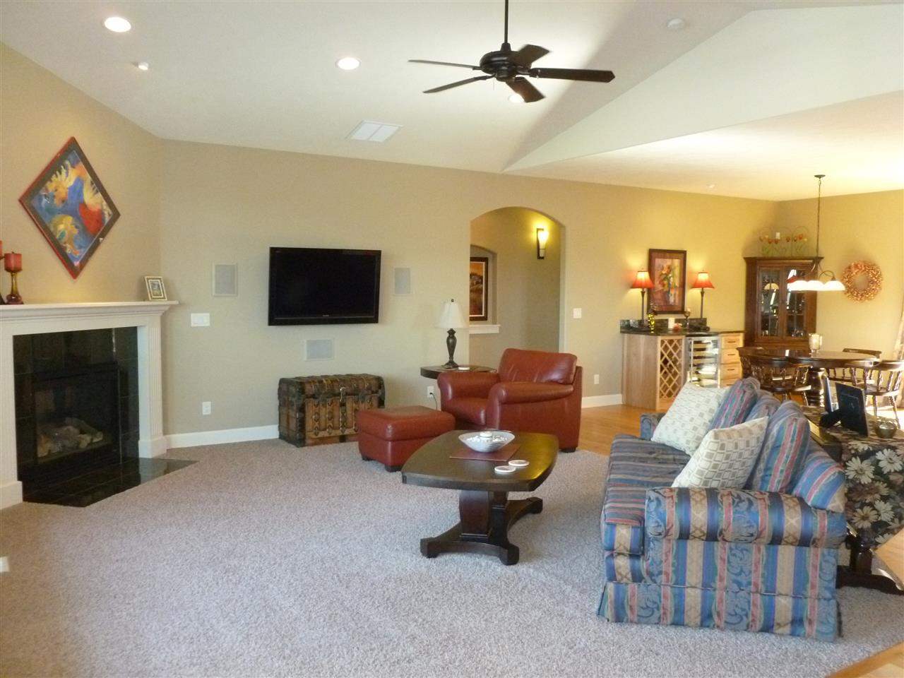 819 W WILLAPA - Photo 4