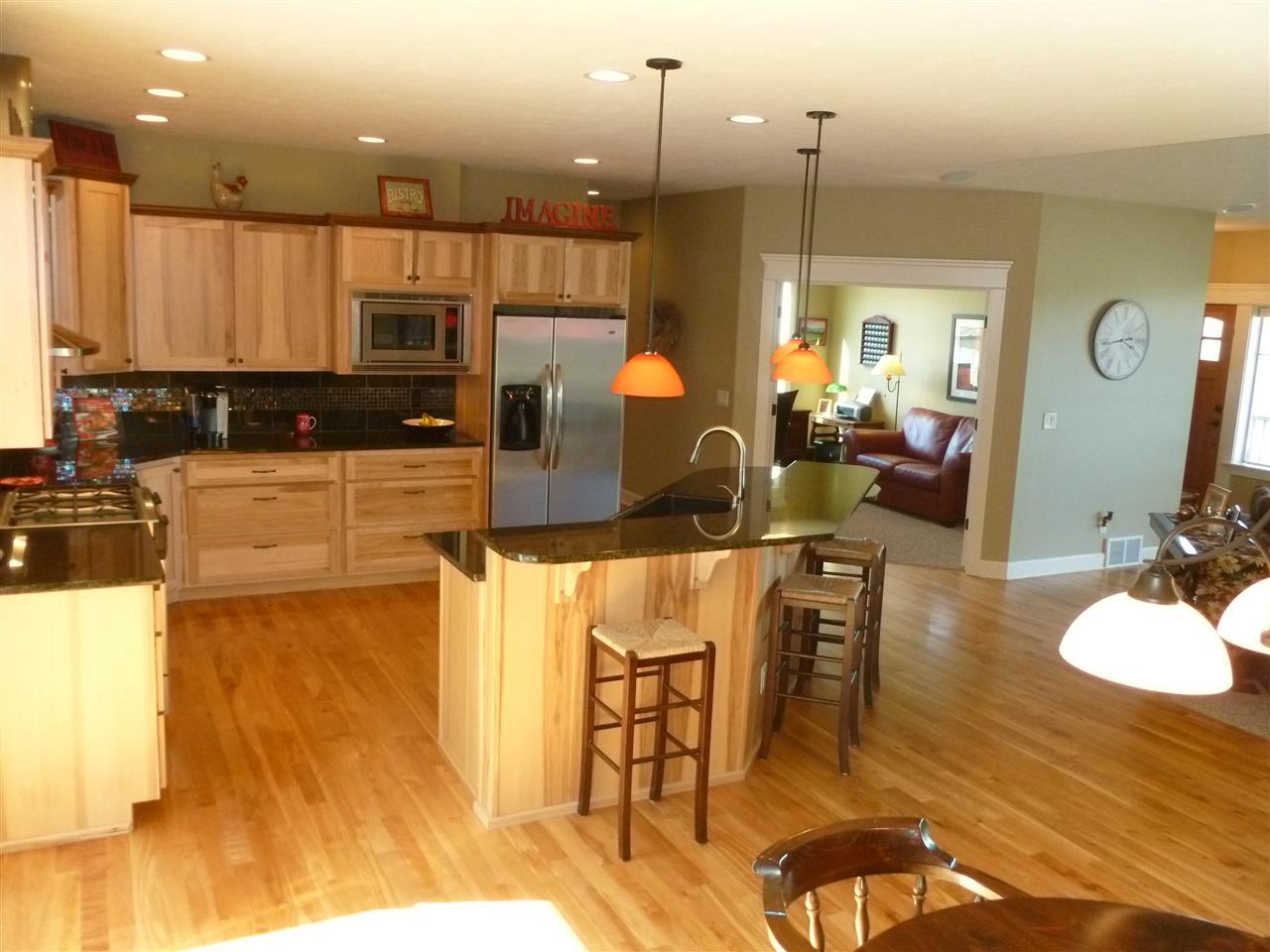 819 W WILLAPA - Photo 9