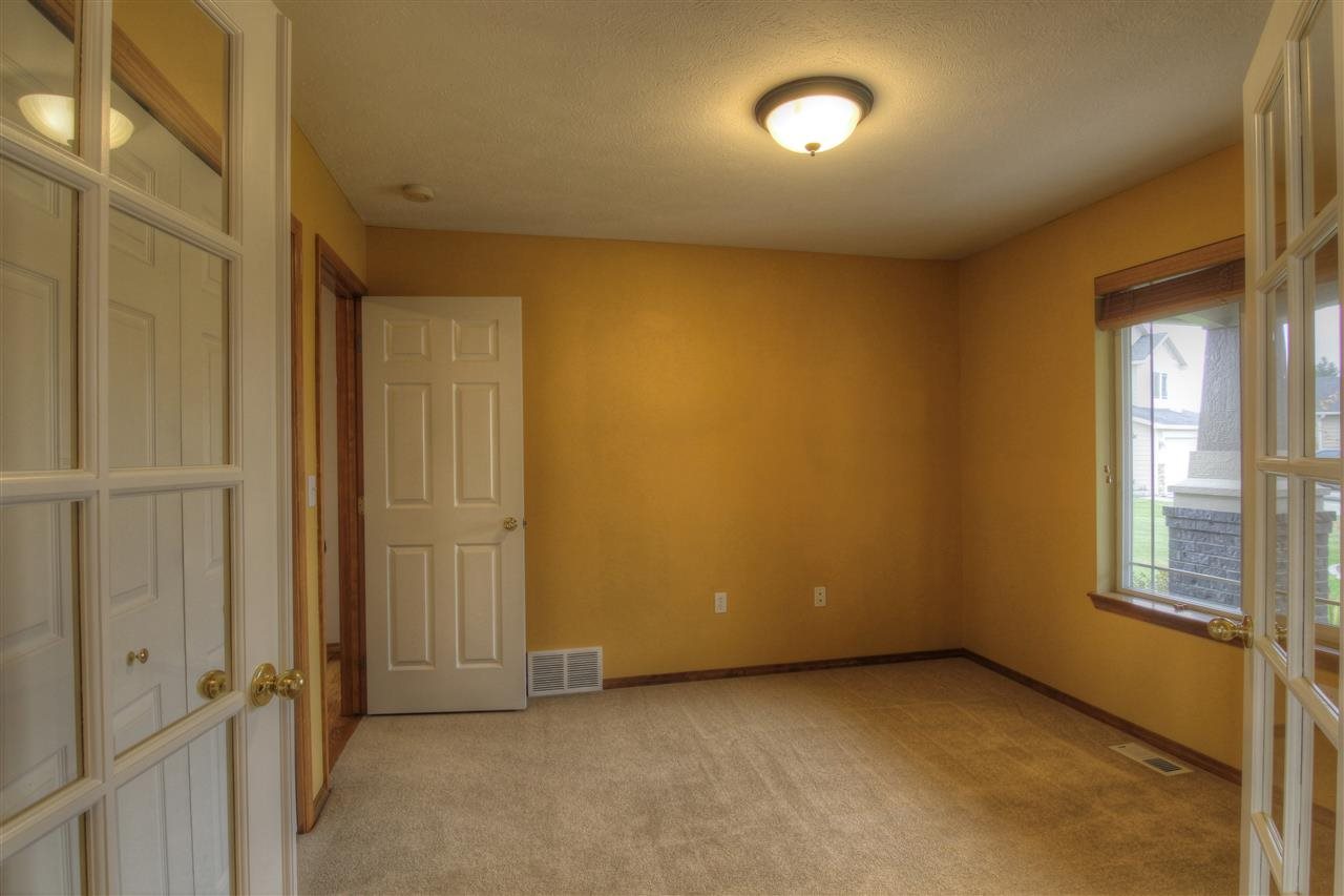 606 E WESTCREST Rd - Photo 9