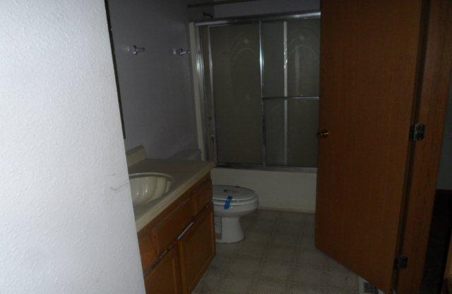 514 E B St - Photo 4