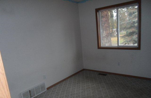 514 E B St - Photo 5