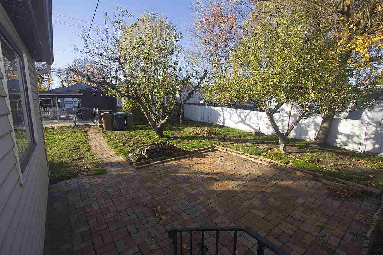 4003 N Maple St - Photo 18