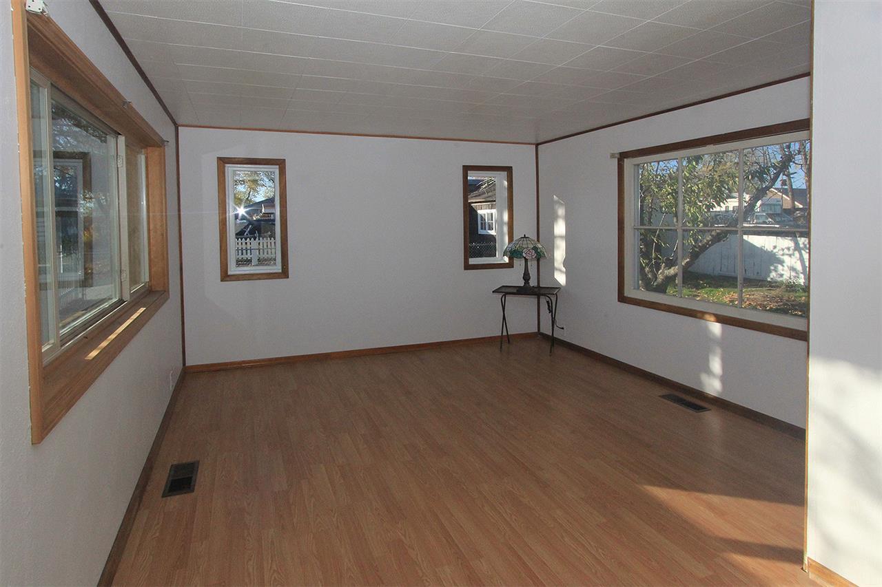 4003 N Maple St - Photo 4