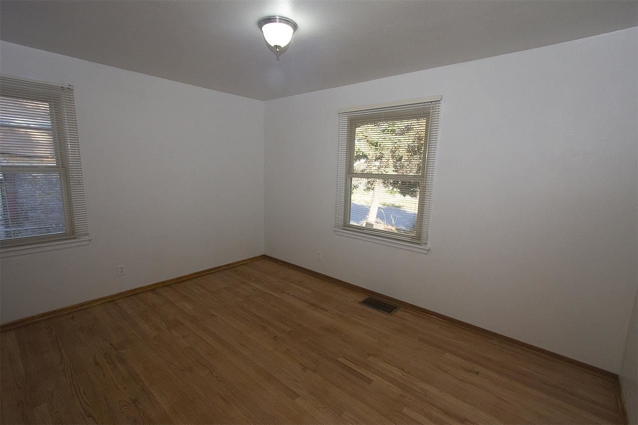 4003 N Maple St - Photo 8
