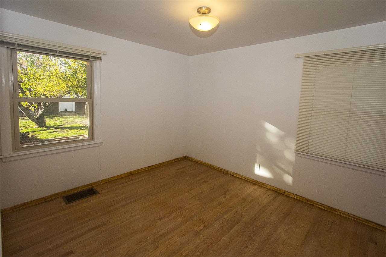 4003 N Maple St - Photo 10