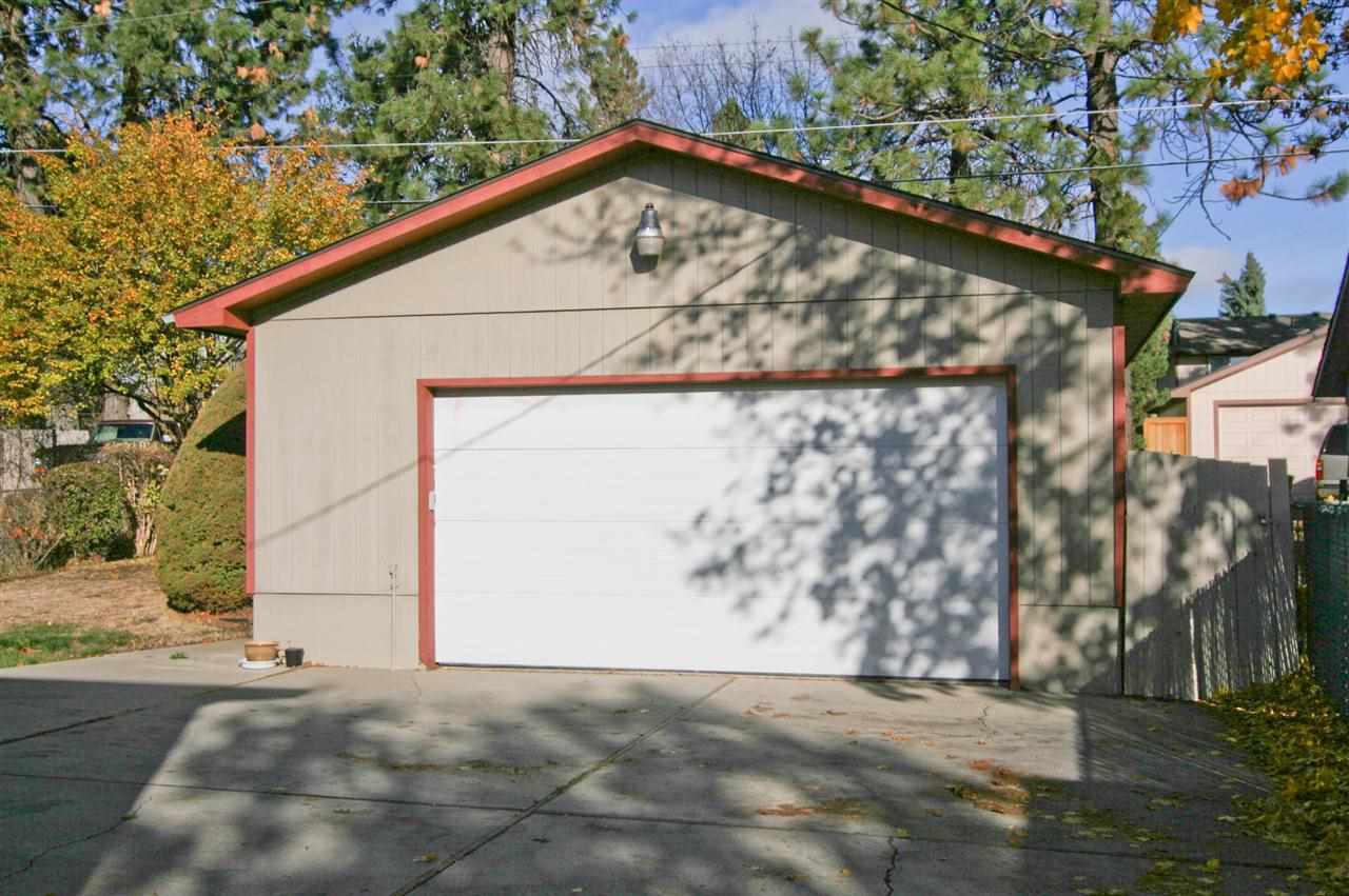 3153 E 36th Ave - Photo 2