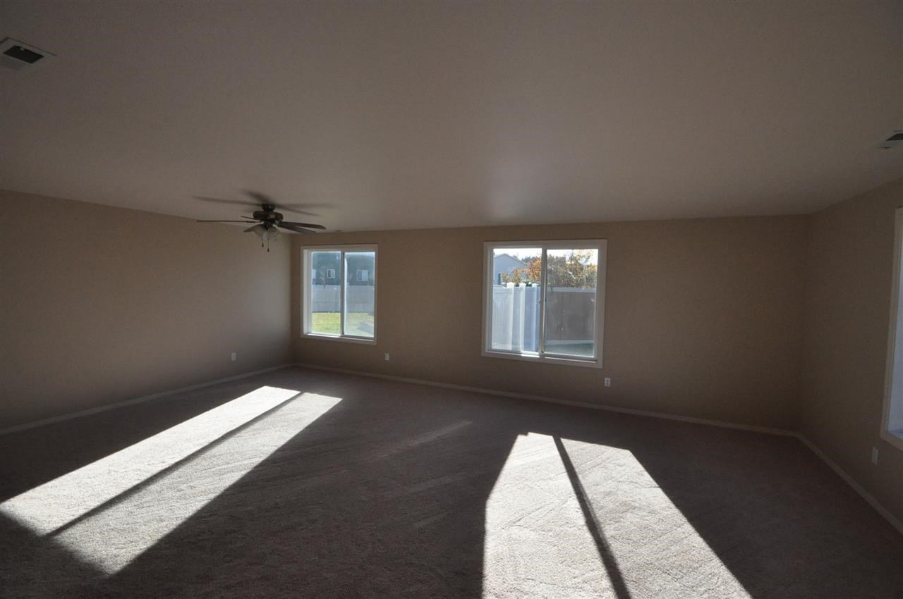 9201 W CLAIRE Ave - Photo 4