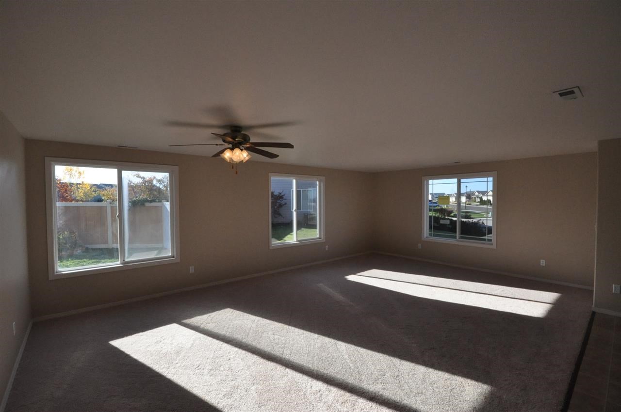 9201 W CLAIRE Ave - Photo 5