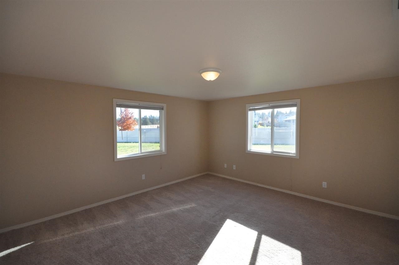 9201 W CLAIRE Ave - Photo 8