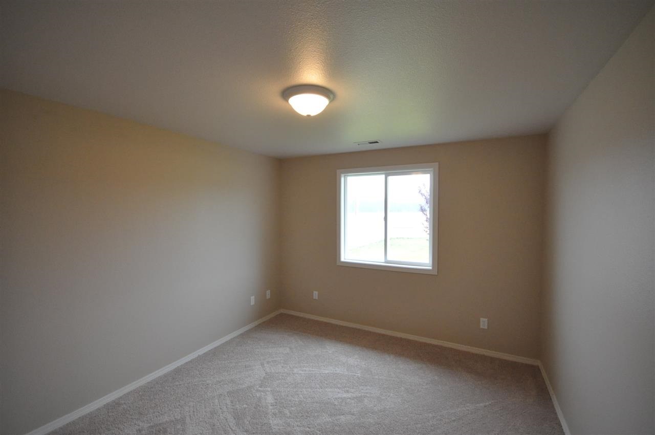 9201 W CLAIRE Ave - Photo 10
