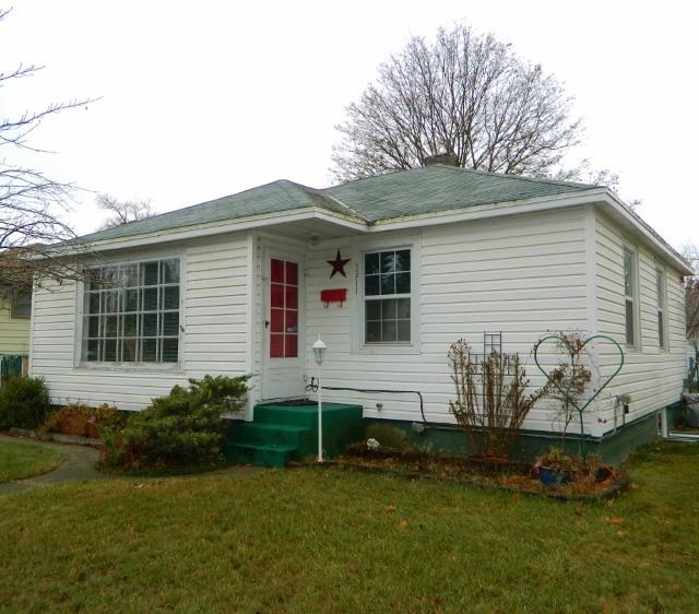 5211 N Ash - Photo 1
