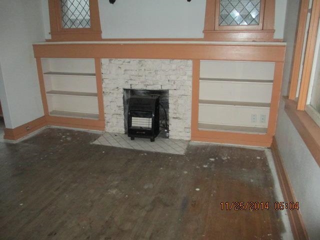 914 E 9 - Photo 3