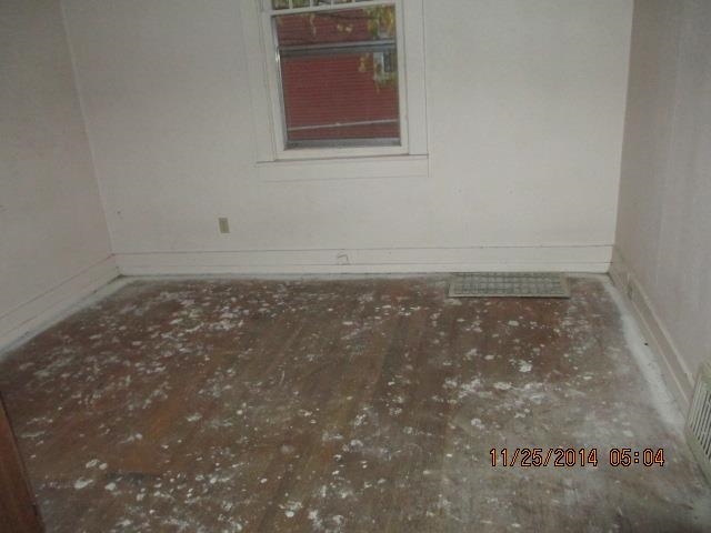 914 E 9 - Photo 4
