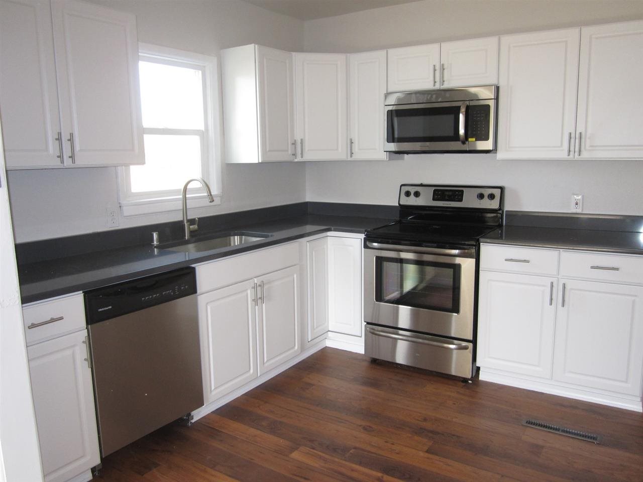 18211 E Montgomery Ave - Photo 2