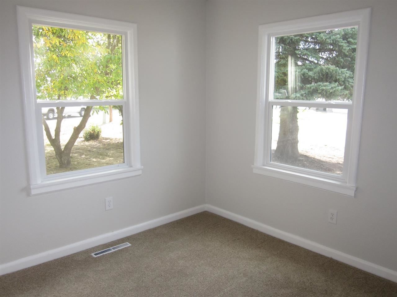 18211 E Montgomery Ave - Photo 13