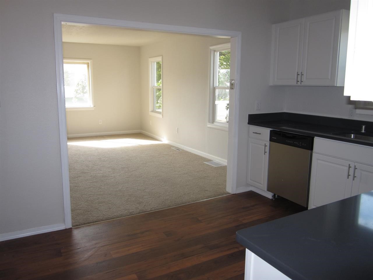 18211 E Montgomery Ave - Photo 3