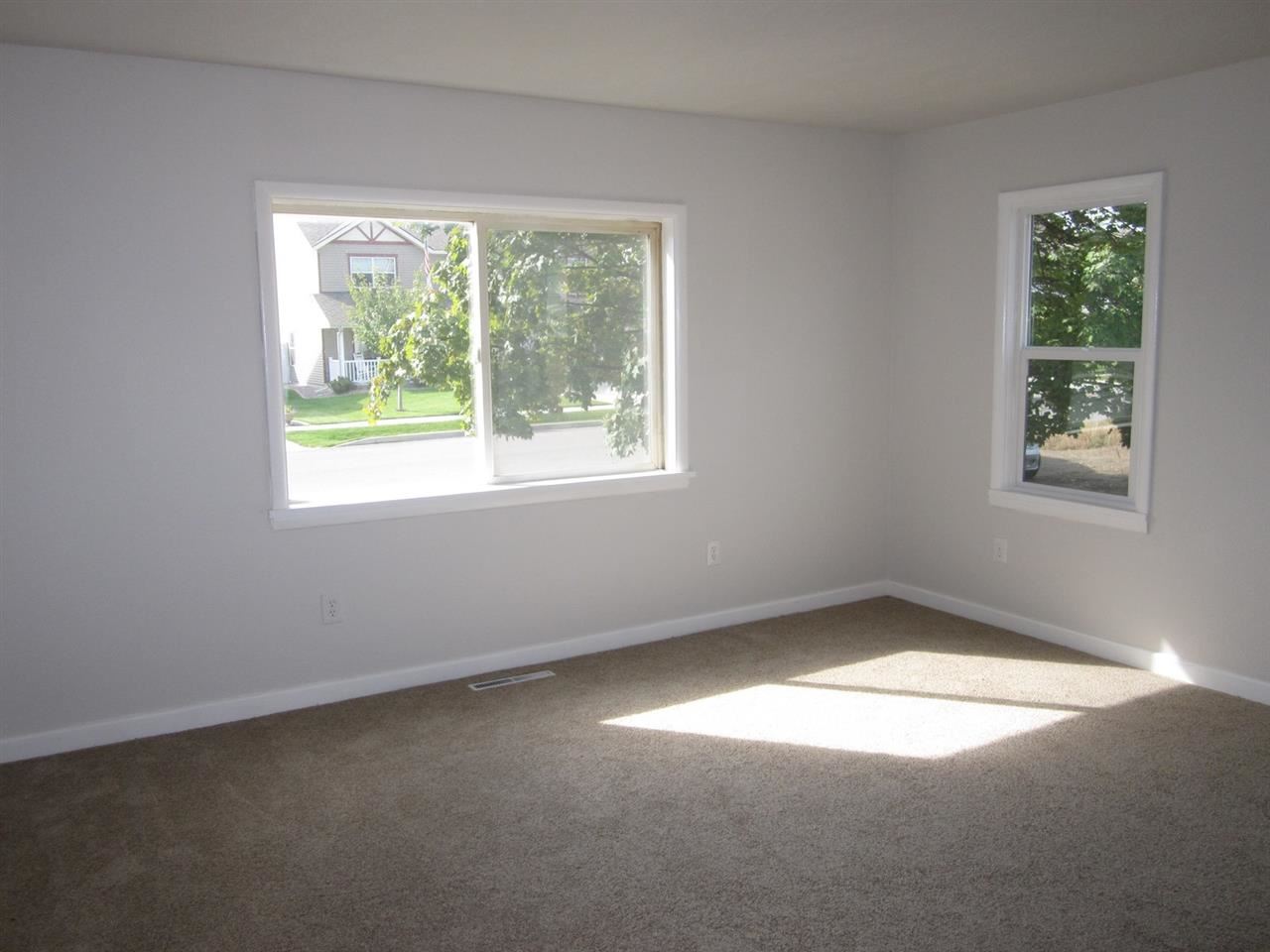 18211 E Montgomery Ave - Photo 4