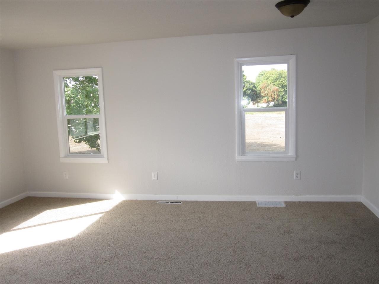 18211 E Montgomery Ave - Photo 6